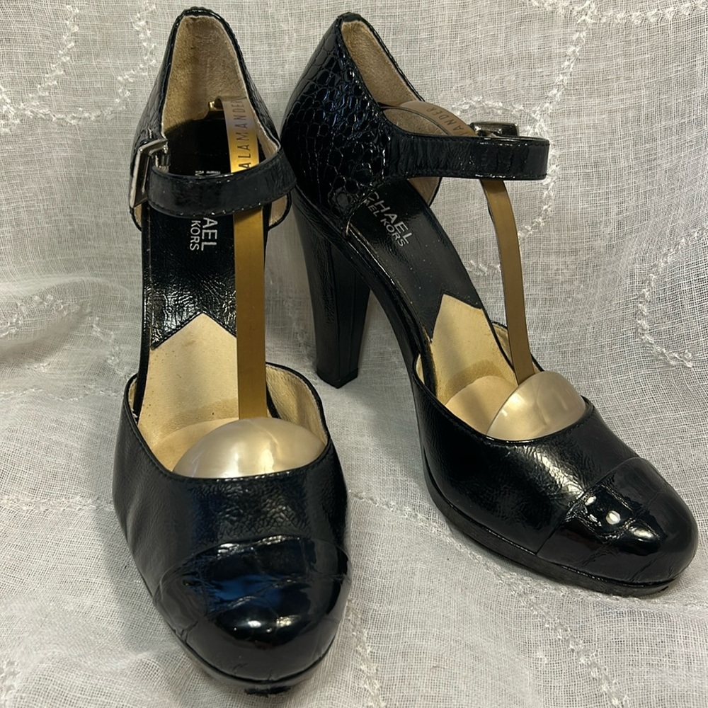 Michael Kors almost NEW leather crocodile pattern ankle strap heels